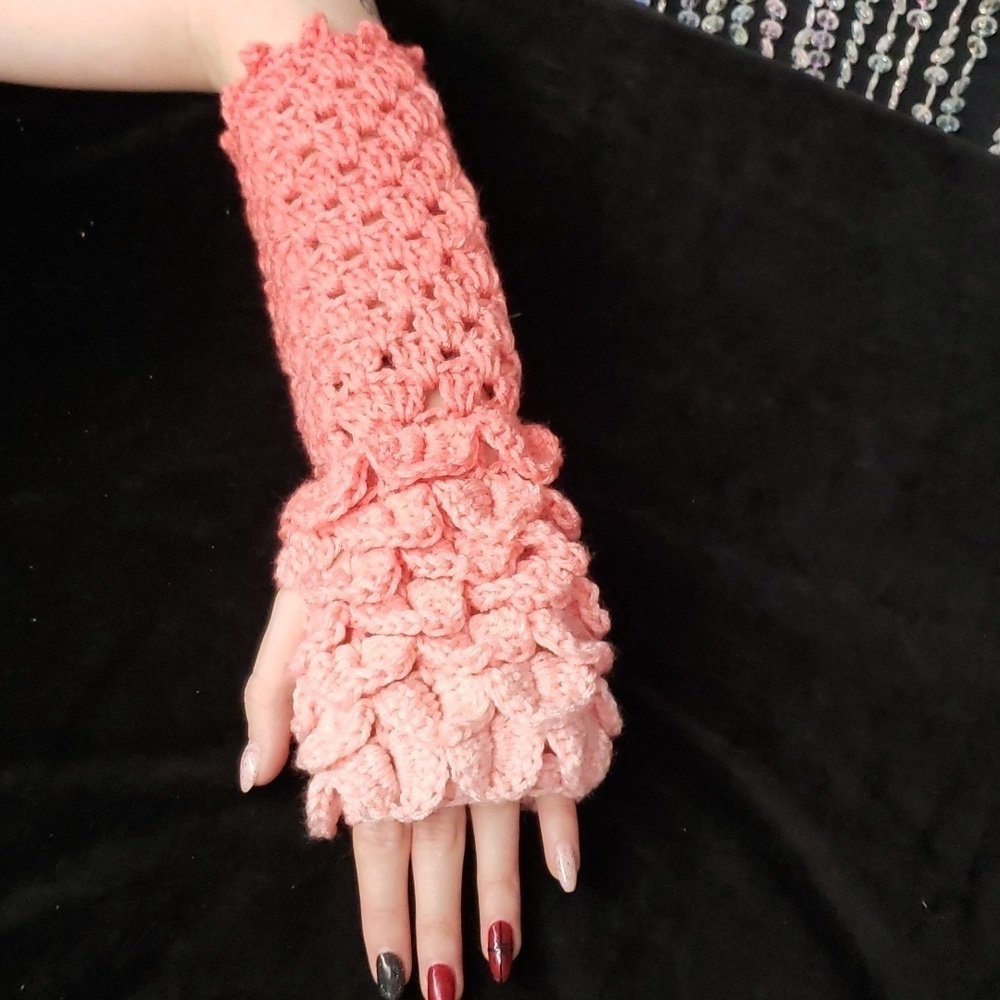 Crochet Fingerless Dragon Scale Handmade Gloves - Picture 2 of 4